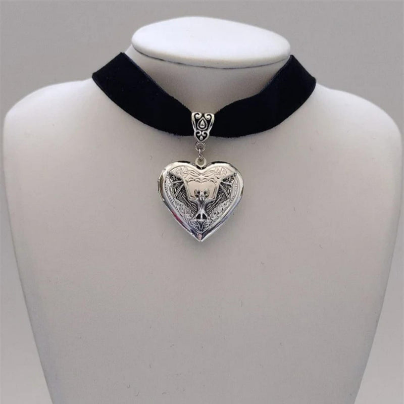 Gothic Vampire Witch���s Heart Locket Necklace